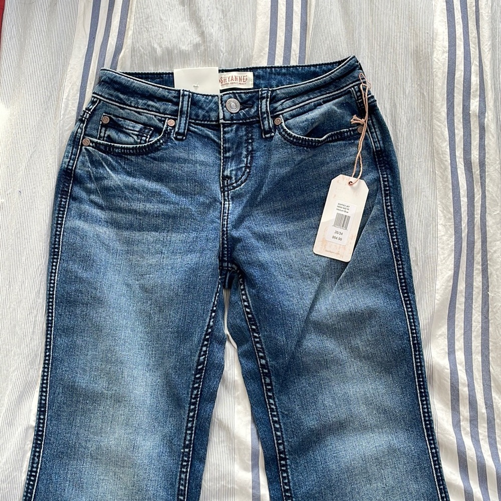 NEVER WORN Shyanne mid-rise bootcut jeans, size 26x34